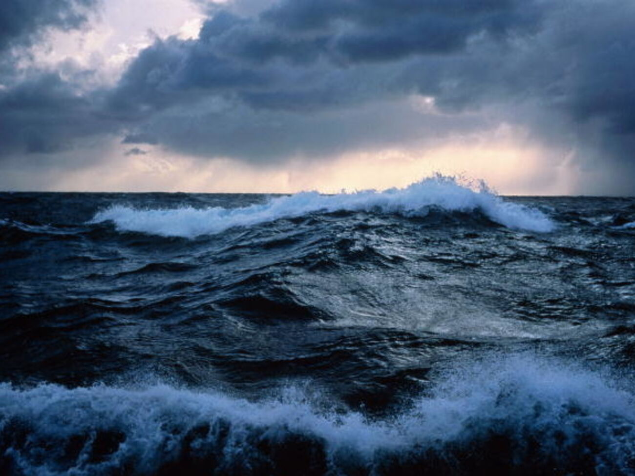 На днепровских водохранилищах ожидаются высокие волны