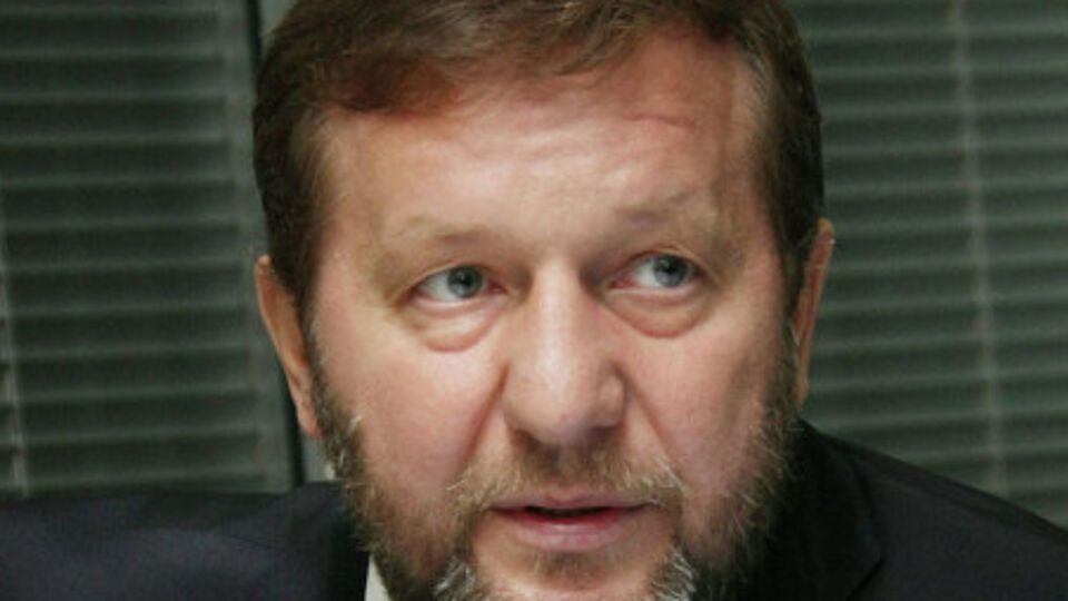 Кох: Бывший грузинский министр и враг российского президента Каха Бендукидзе, участвовавший во встрече, скончался всего через несколько недель после встречи якобы от проблем с сердцем