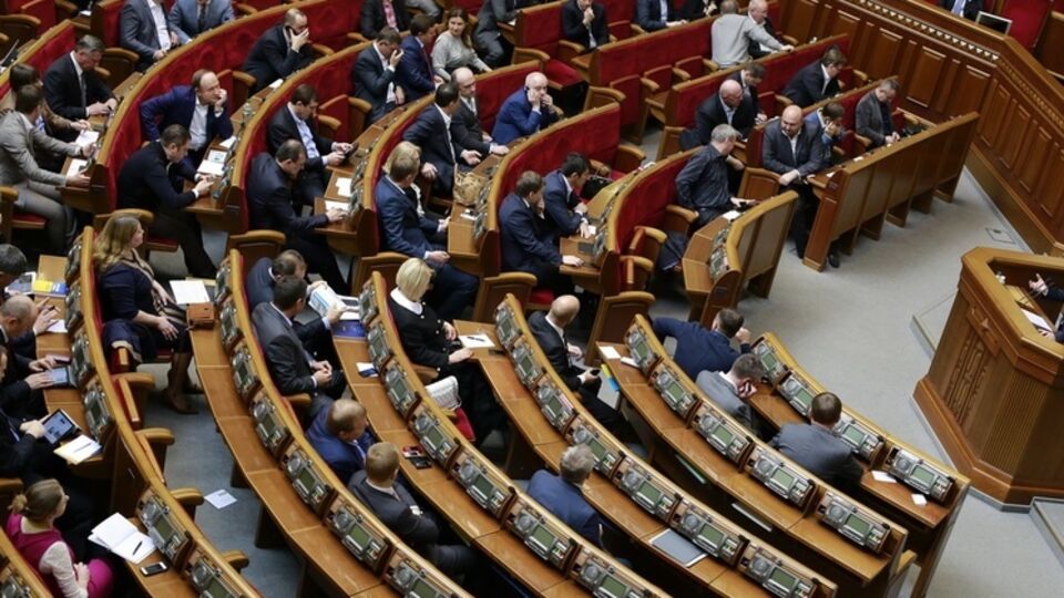 В Раде началась драка, которая продолжилась в кулуарах