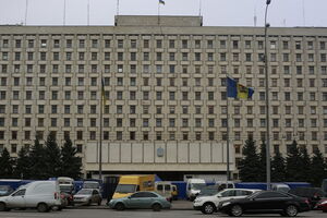 Ежемесячно предприятие потребляет электроэнергии на 275 тыс. грн, в отопительный период --- 350 тыс. грн