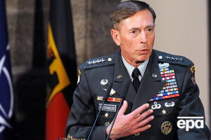 Петрэус покинул пост главы ЦРУ в 2012 году, когда общественность узнала о его отношениях с Бродвелл