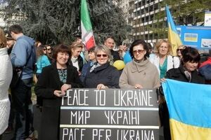 Миланская манифестация завершилась митингом и флешмобом