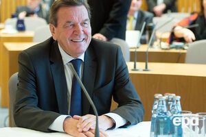 Шредер: Не знаю никого настолько сумасшедшего в России, кто бы ставил под сомнение территориальную целостность