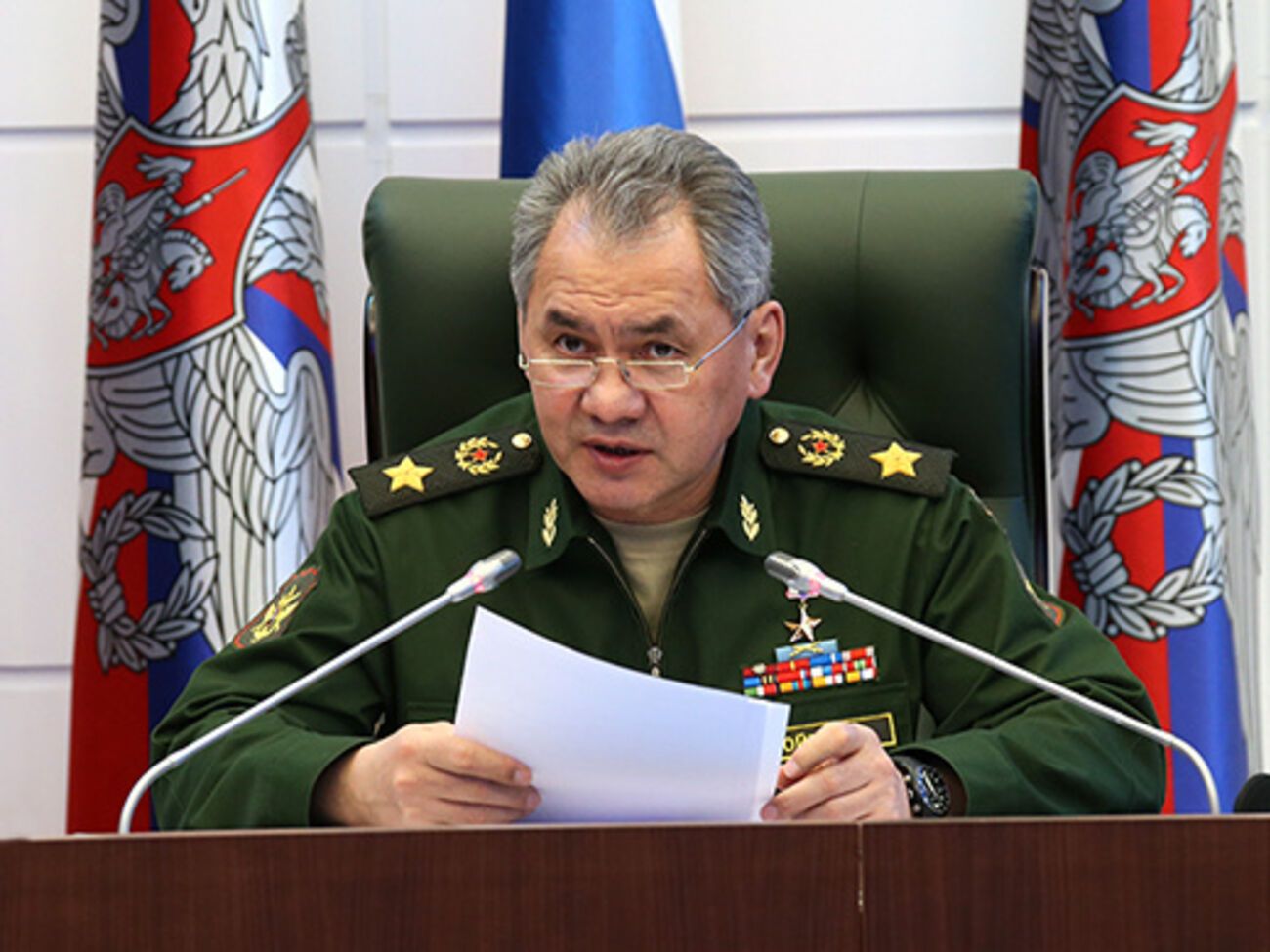 Сергей Шойгу сообщил, что к концу 2014 года Россия развернула в Крыму достаточную группировку войск