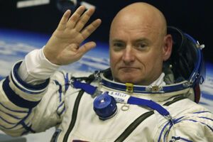 Келли проведет в космосе год