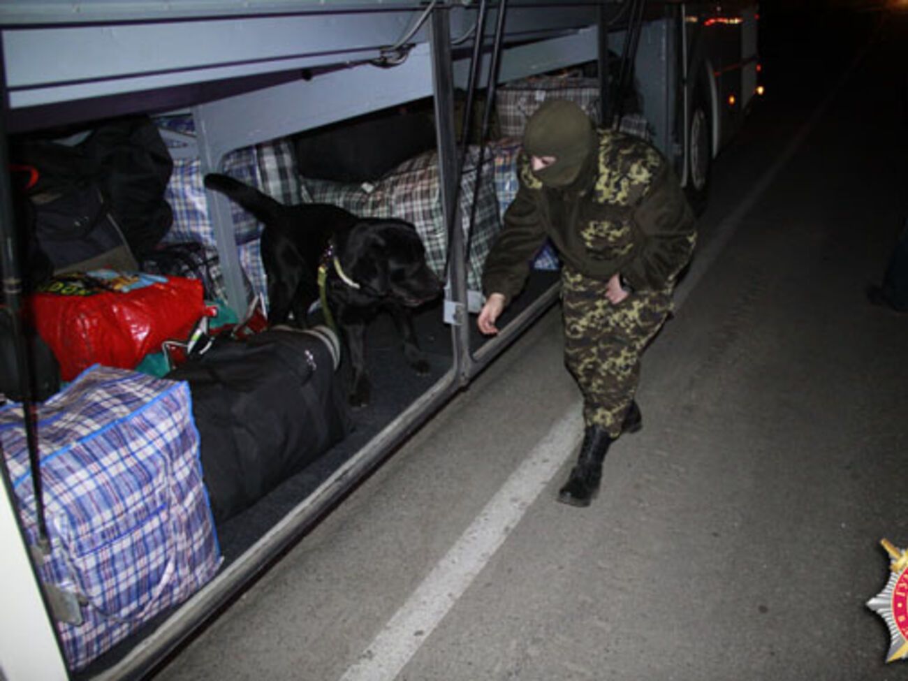 Автобус нелегально перевозил людей в столицу соседнего государства