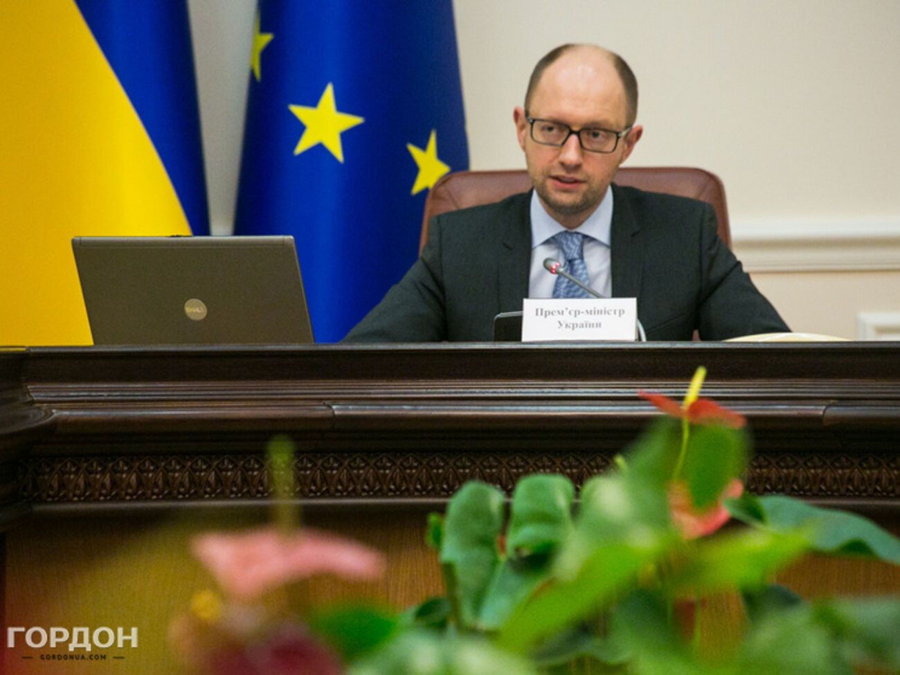 Арсений Яценюк заявил, что он крайне недоволен тем, что происходит в энергетическом секторе