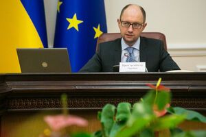 Арсений Яценюк заявил, что он крайне недоволен тем, что происходит в энергетическом секторе