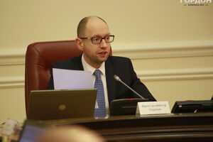 Арсений Яценюк сообщил, что международные транши пойдут на ремонт дорог