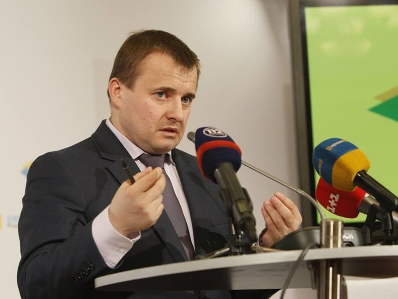 Владимир Демчишин сообщил, что Украина хочет повысить стоимость электроэнергии для Крыма