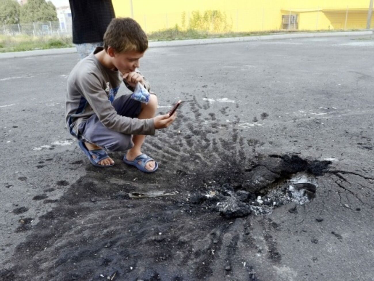 Более 150 детей подорвались на минах на Донбассе за год