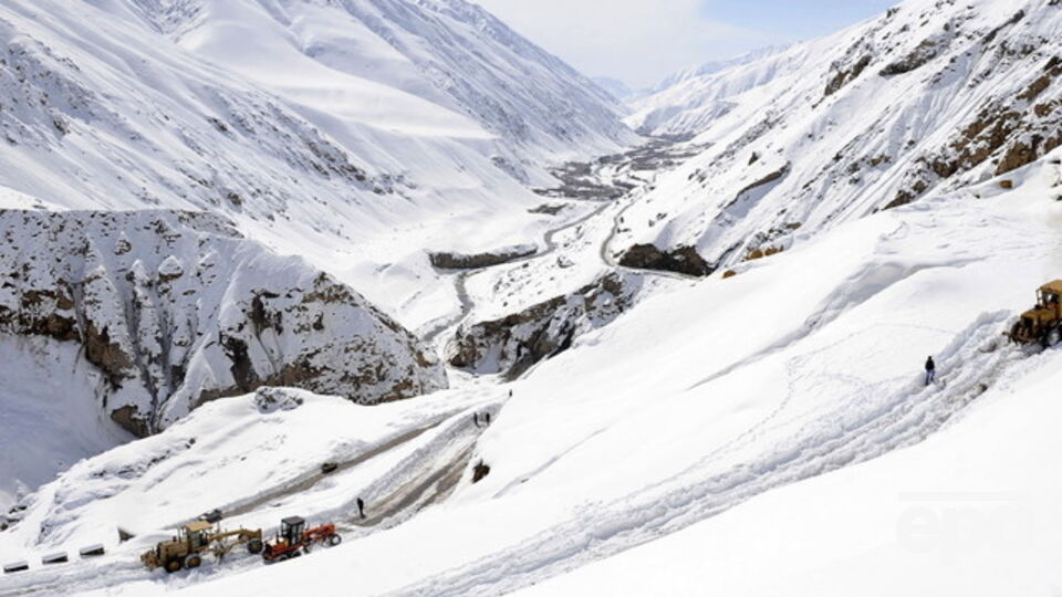 В горах сохраняется опасность схождения снежных лавин