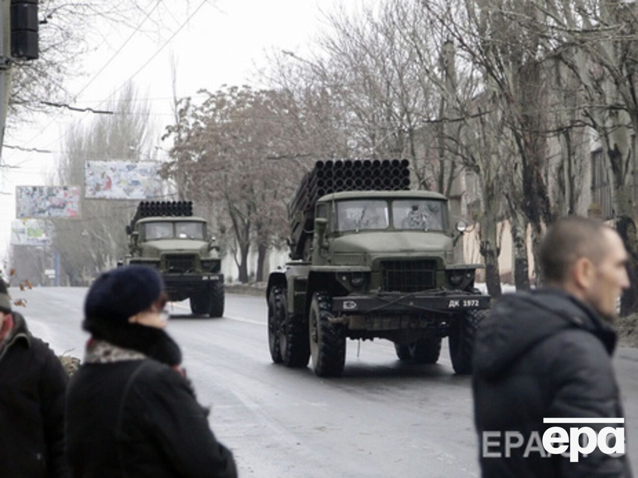 Боевики имитируют отвод техники