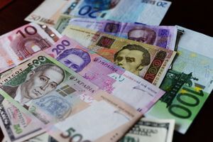 Нацбанк укрепил гривну