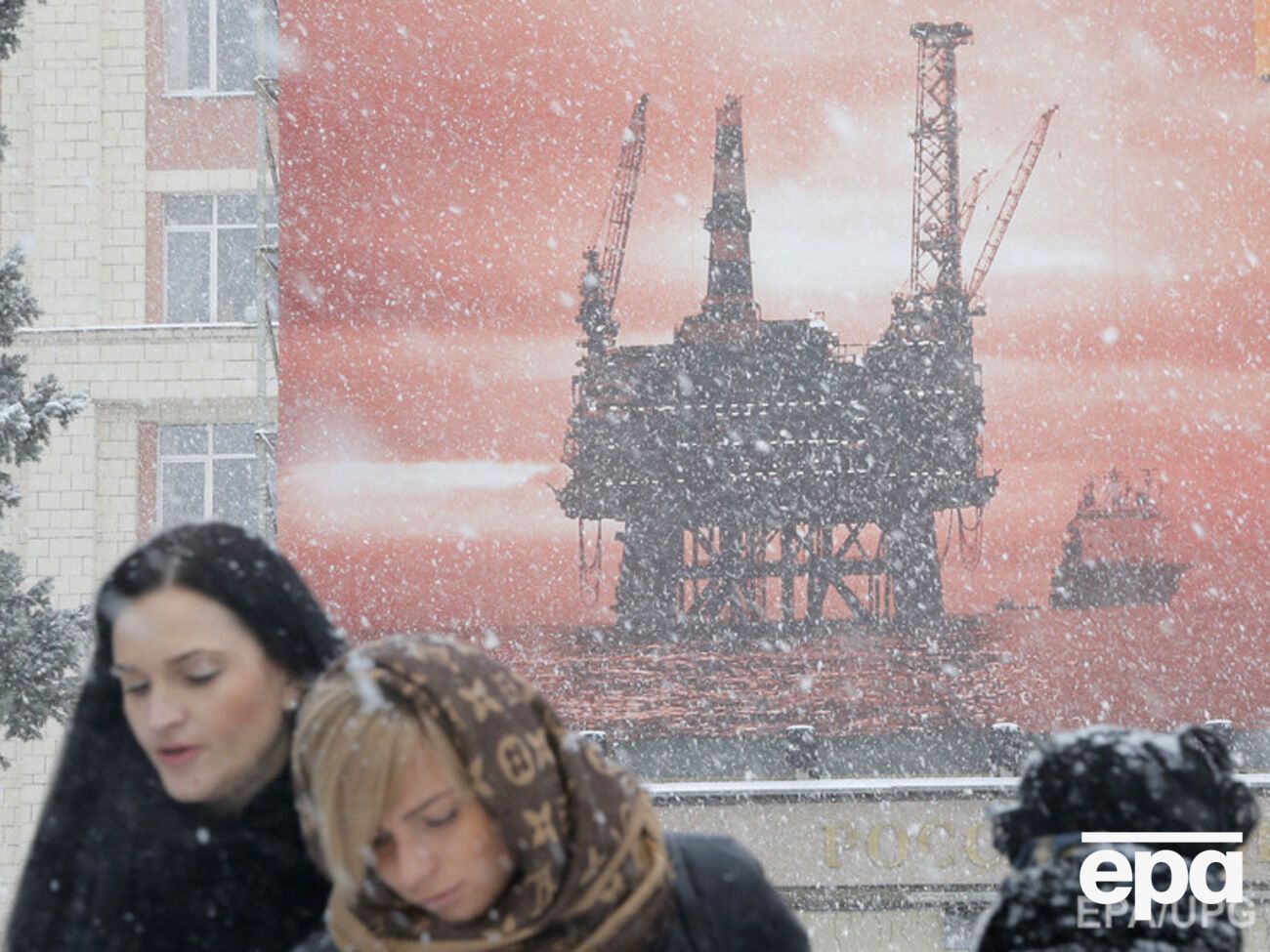 Цена на нефть приближается к $60