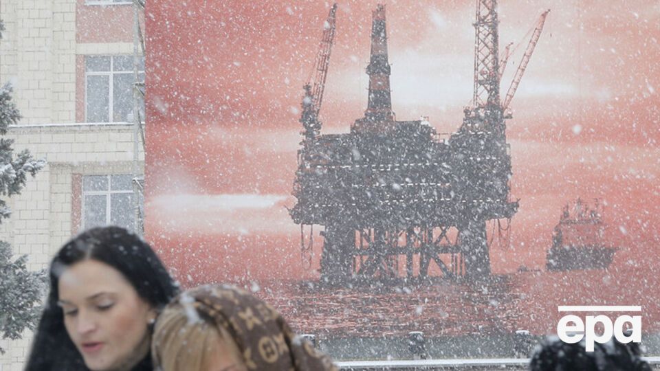 Цена на нефть приближается к $60