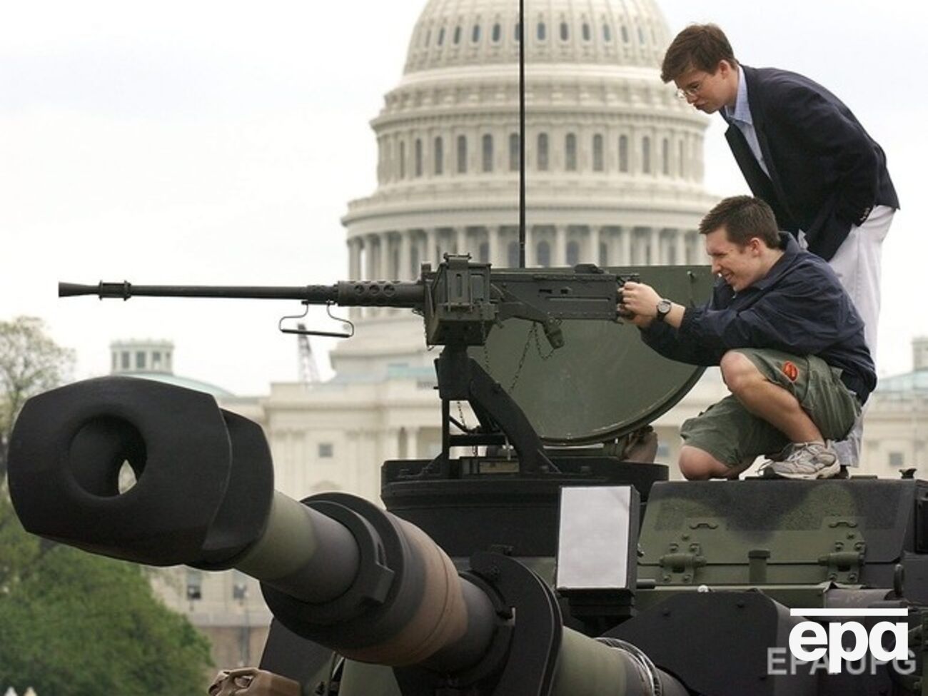 США готовы предоставить Украине нелетальное оружие, сообщил Парубий