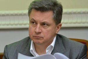 По данным СМИ, с сына Азарова были сняты санкции