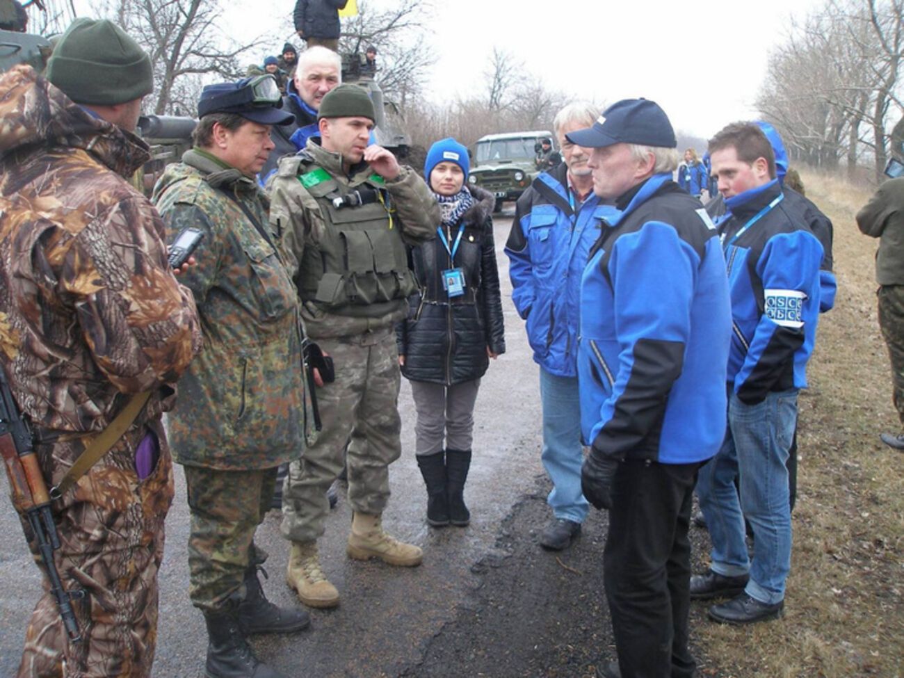 Украина осуществляет отвод вооружения под присмотром ОБСЕ