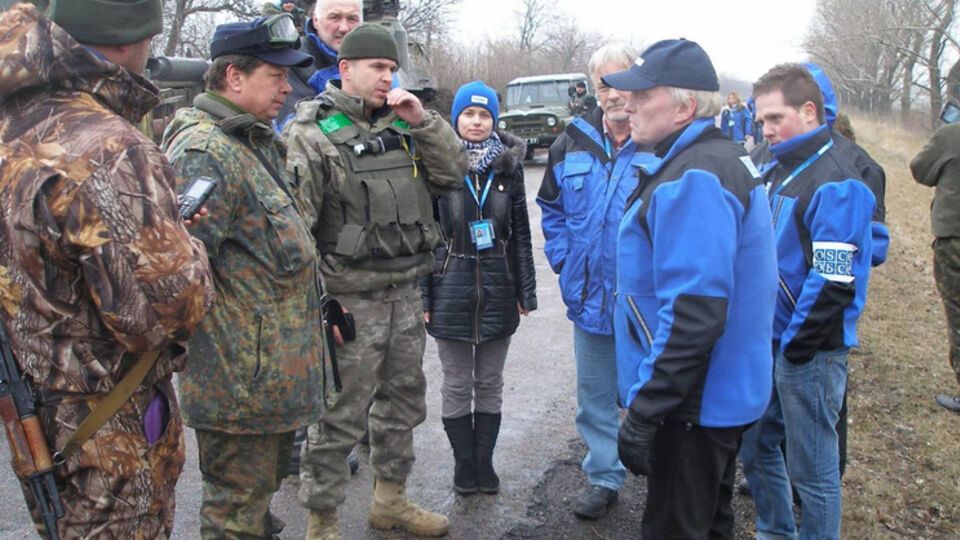 Украина осуществляет отвод вооружения под присмотром ОБСЕ