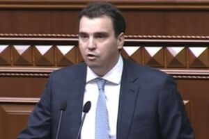 Айварас Абромавичус во время выступления в Раде