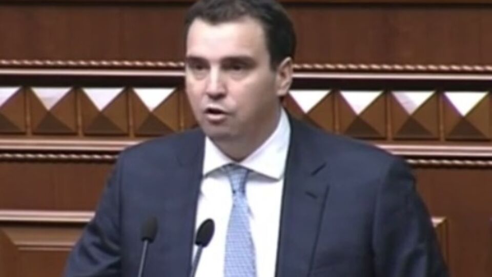 Айварас Абромавичус во время выступления в Раде