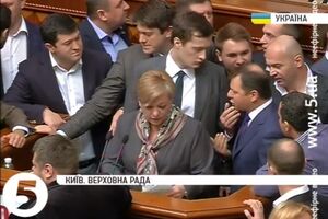 Как Ляшко сорвал выступление Гонтаревой в Раде. Видео