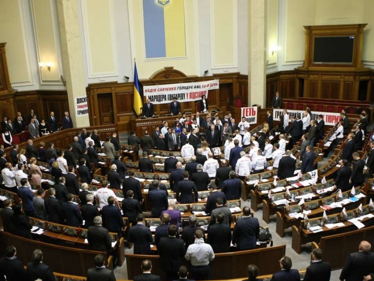 Рада разошлась на полторы недели