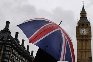 Этот пакет помощи будет предоставлен наряду с военными инструкторами, которых Великобритания планирует отправить в Украину