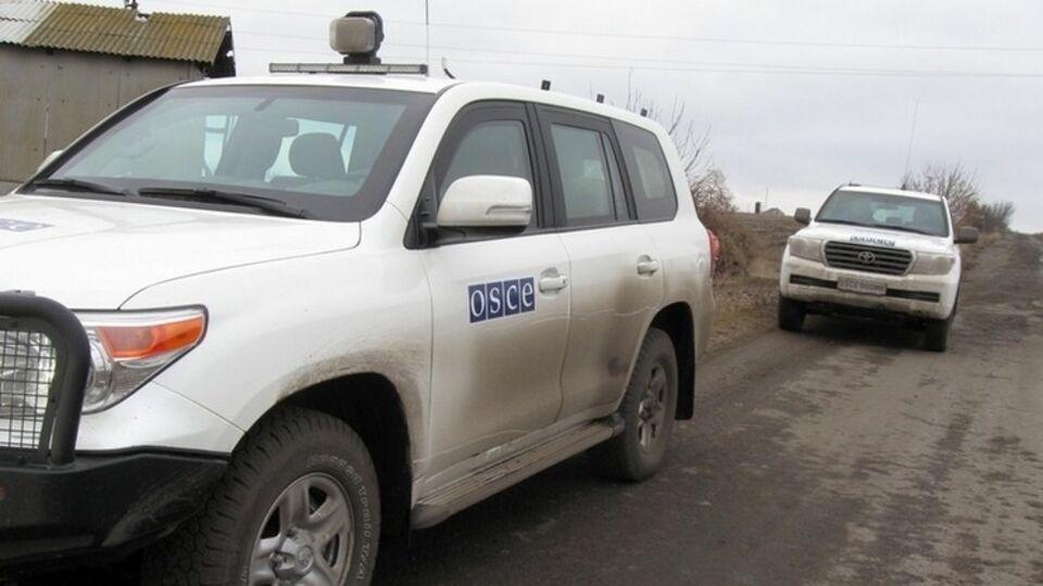 Наблюдатели СММ ОБСЕ видели на территории аэропорта 12 украинских военных