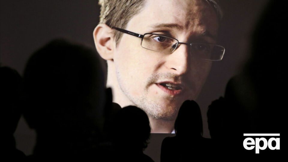Сейчас Сноуден находится в России