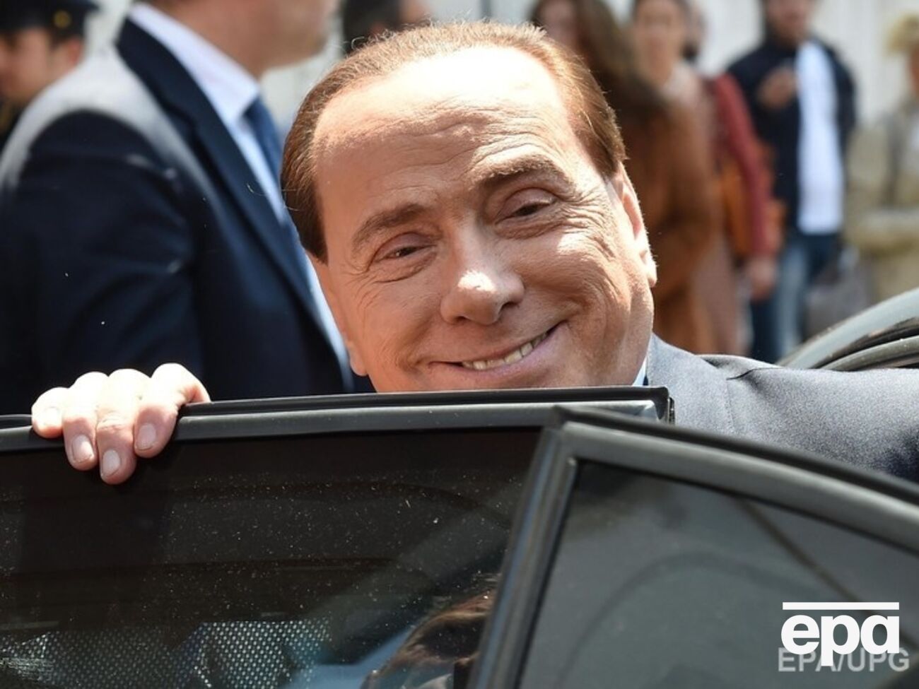 Берлускони начал выполнять общественно полезные работы в мае 2014 года