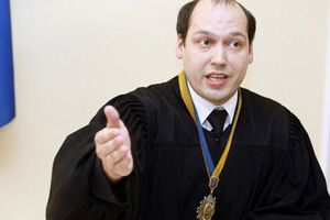 Прокуратура обжалует решение суда не избирать судье Вовку меру пресечения
