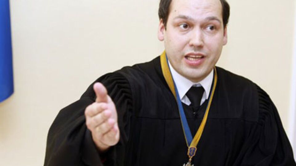 Прокуратура обжалует решение суда не избирать судье Вовку меру пресечения