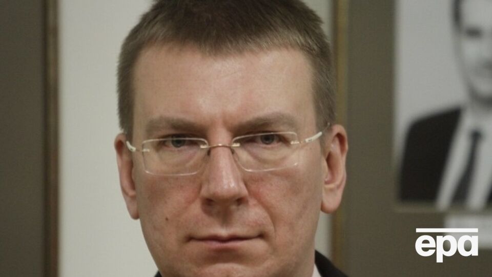 Ринкевичс заявил, что ЕС получил подтверждение отвода техники на Донбассе