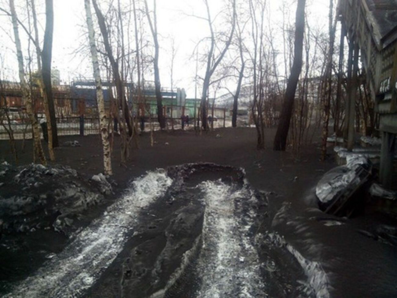 Черный снег в Мурманске