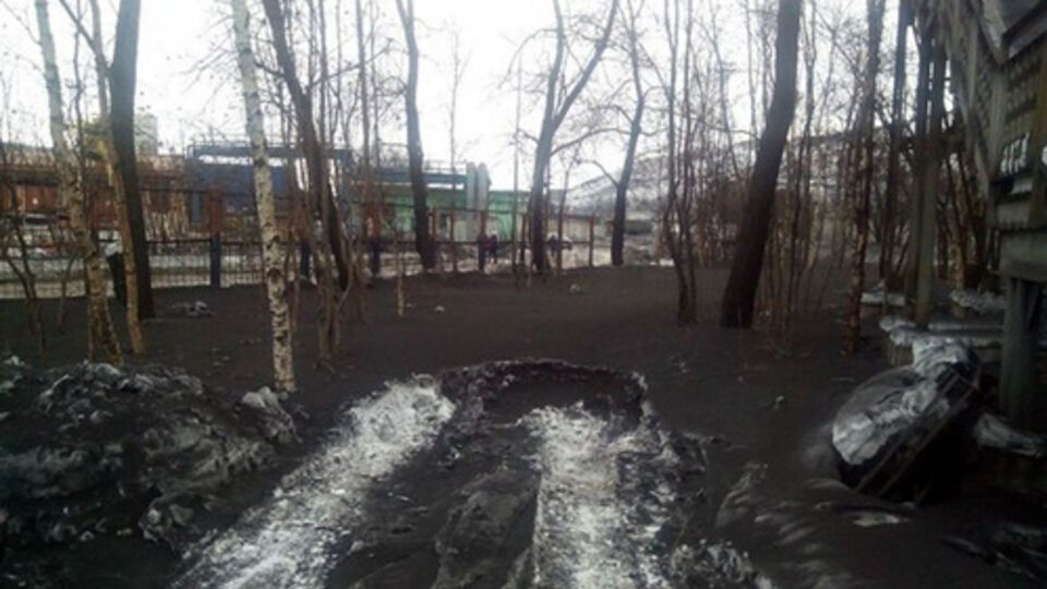 Черный снег в Мурманске