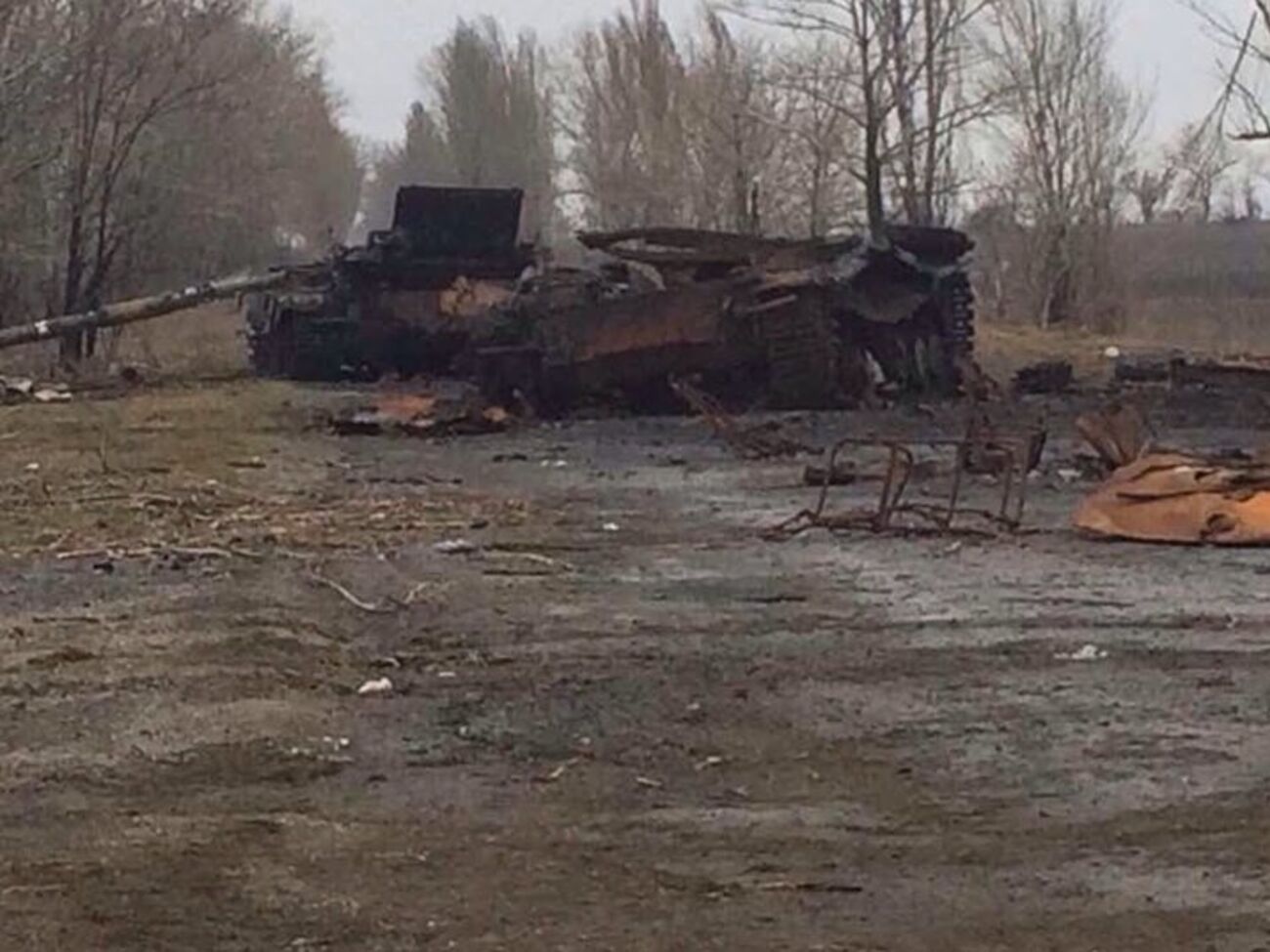 Партизаны "Тени" подорвали минами танк Т-64 и Т-72