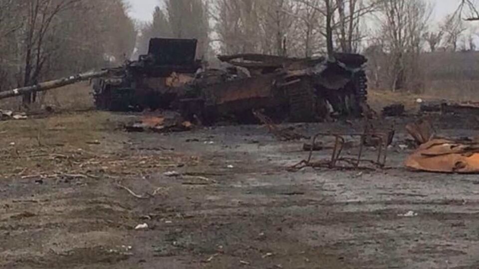 Партизаны "Тени" подорвали минами танк Т-64 и Т-72