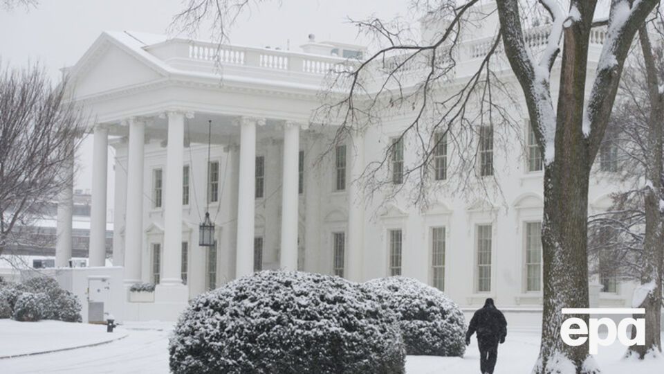 В последние несколько месяцев Белый дом находится под усиленной охраной. Главная причина – попытки проникновения на его территорию