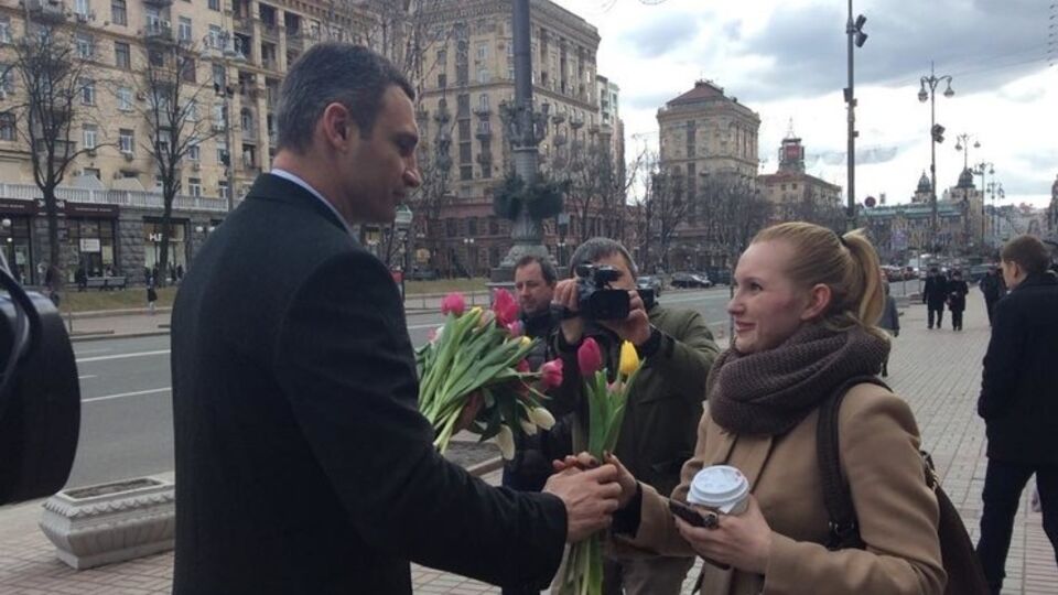 Мэр вышел поздравить киевлянок