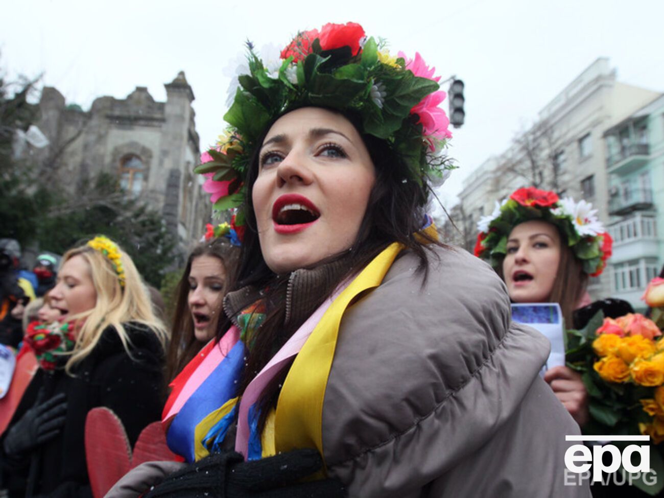 Треть украинок считают себя несчастными