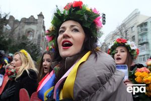 Треть украинок считают себя несчастными