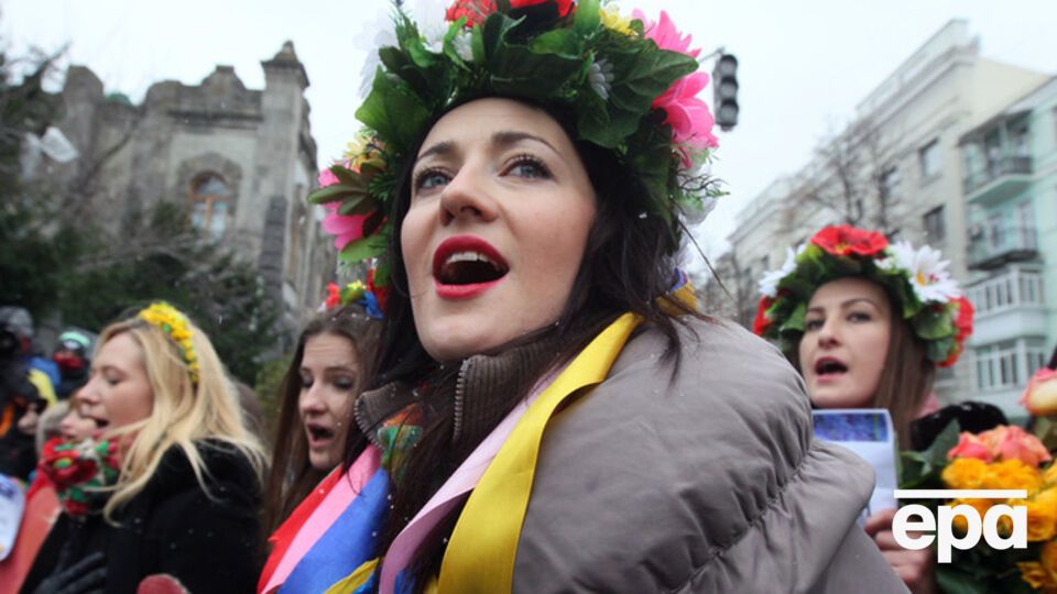 Треть украинок считают себя несчастными