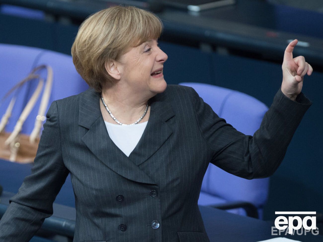 Боевики поздравили Меркель с 8 марта жалобой на "нацистов"