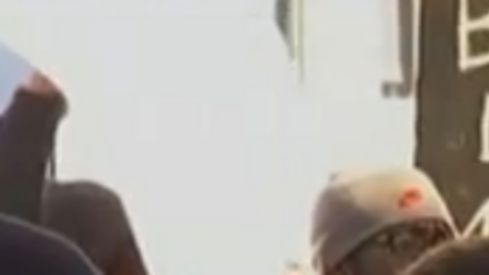 Манифестанты держали в руках плакаты с надписью “Жизнь чернокожих также имеет значение”