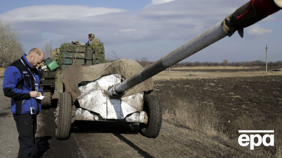 По словам Мочанова, работники ОБСЕ рассказали, что боевики перекрашивают бортовые номера, чтобы их обмануть