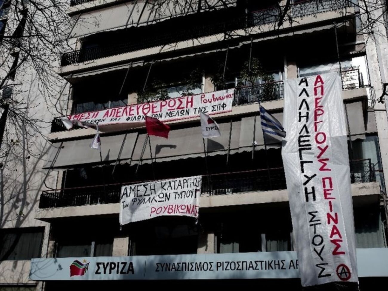 Работники офиса не стали вызывать полицию и покинули захваченный офис