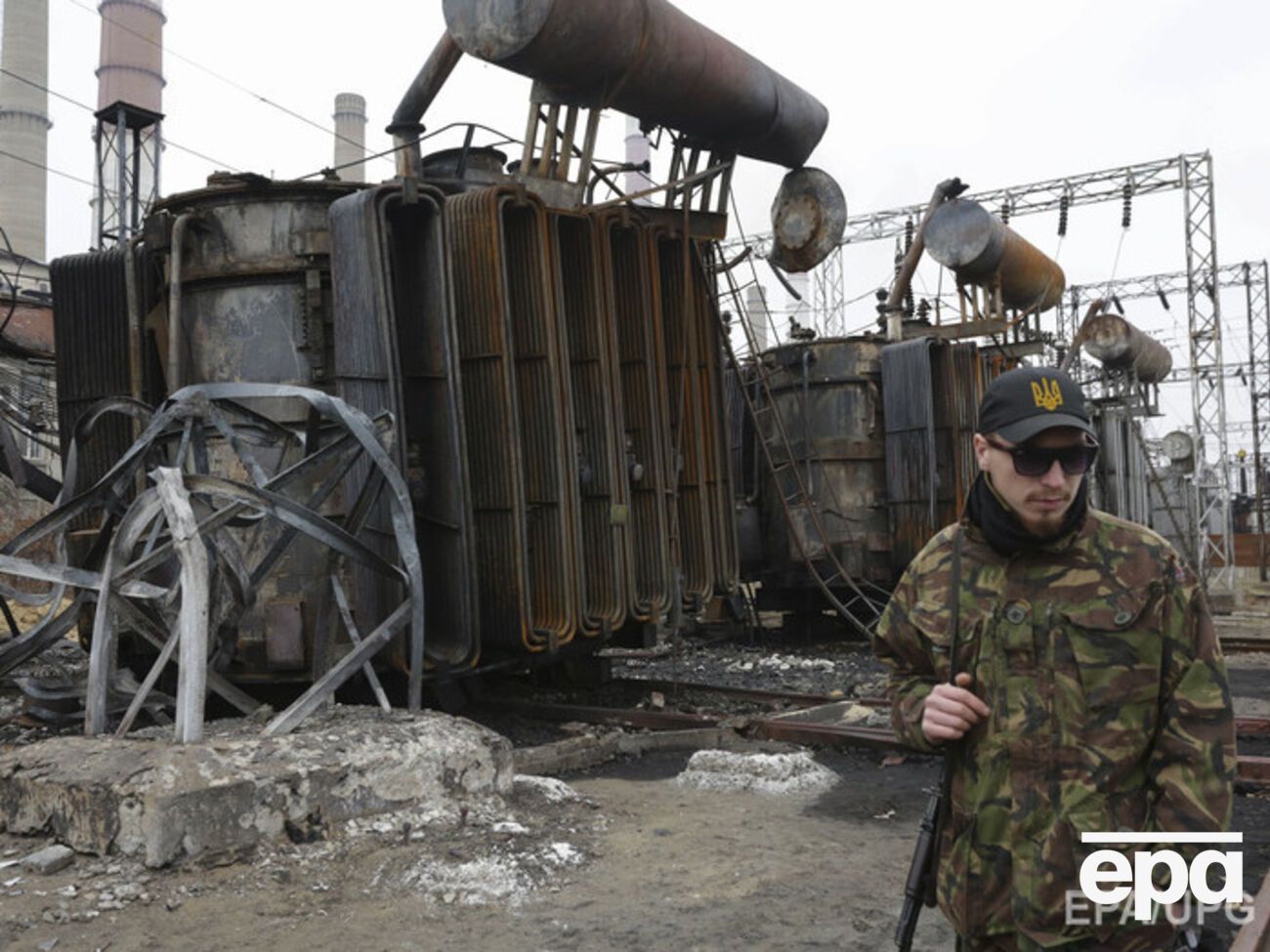 Жители города Счастье получают от знакомых сепаратистов смс-сообщения с рекомендацией уехать, сообщил Иванов