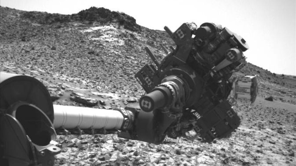 Инженеры готовятся тестировать "руку" ровера